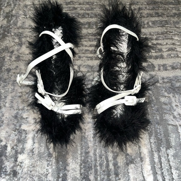 Chic Black and White Feathered Women's Sandals - Picture 1 of 5